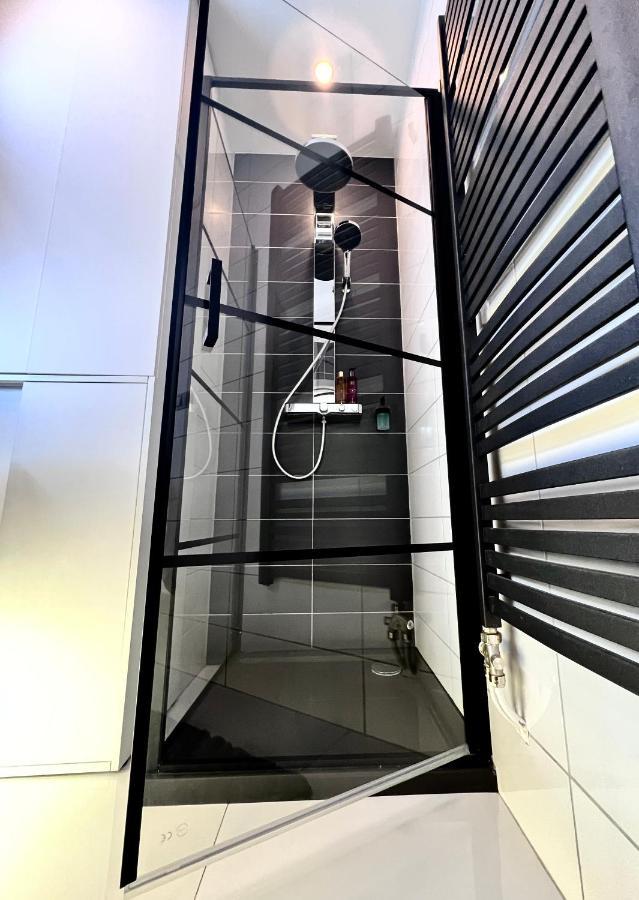 Suiteangel - Luxury Design Condo With Free Garage Budapest Exteriör bild