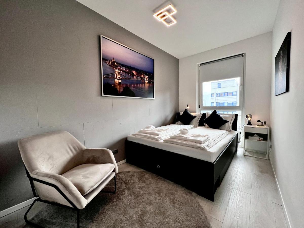 Suiteangel - Luxury Design Condo With Free Garage Budapest Exteriör bild